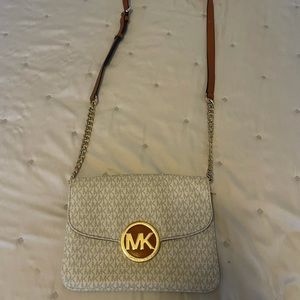 MICHAEL KORS CROSSBODY PURSE
